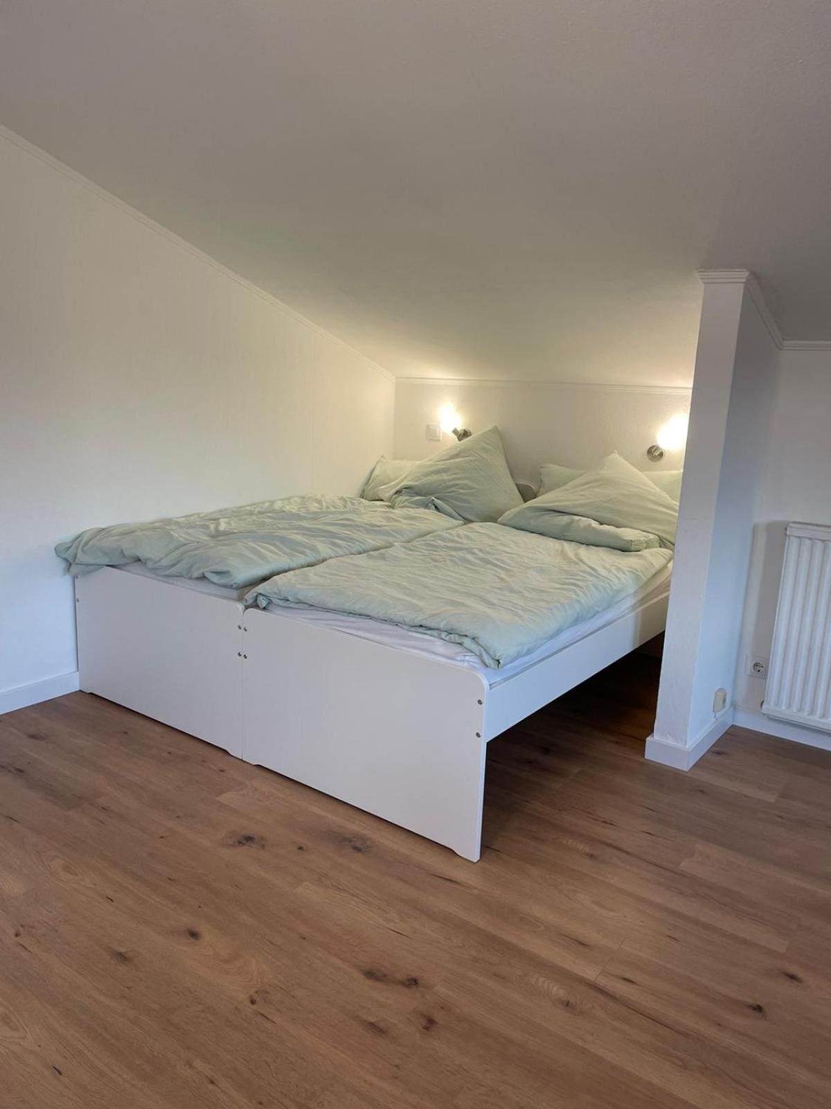 --Renoviert-- Ruhige 1-Zimmer Einliegerwohnung Mit Kueche Und Bad In Grossburgwedel Bagian luar foto